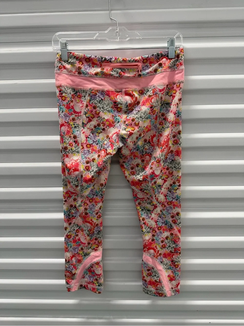 LULULEMON Pink Floral Stretch Leggings with Contrast Trim Size 6